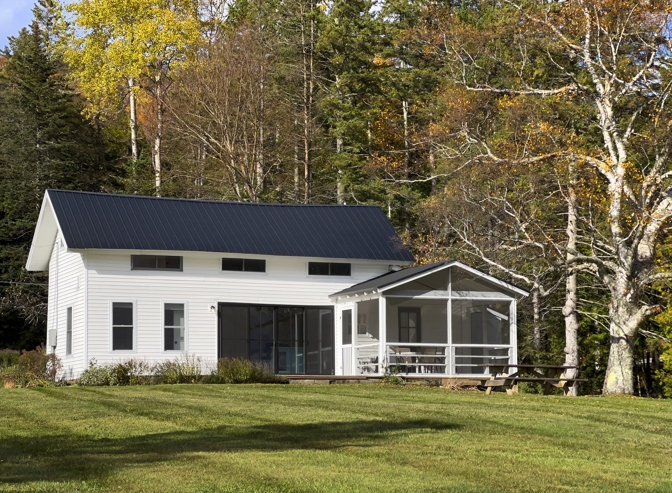 Shadow Lake Cottage — Approach across the lawn
